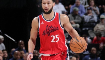 西蒙斯拒绝尼克斯的合同，嫌弃做底薪球员，想要一份更高的年薪